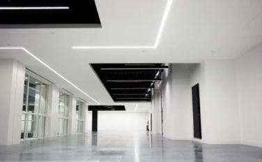 Kuptimi i ndriçimit linear pa prerje për tavanet moderne