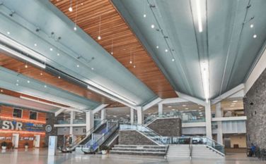 Ndriçimi i Terminalit të Aeroportit: Balancimi i Estetikës dhe Funksionit